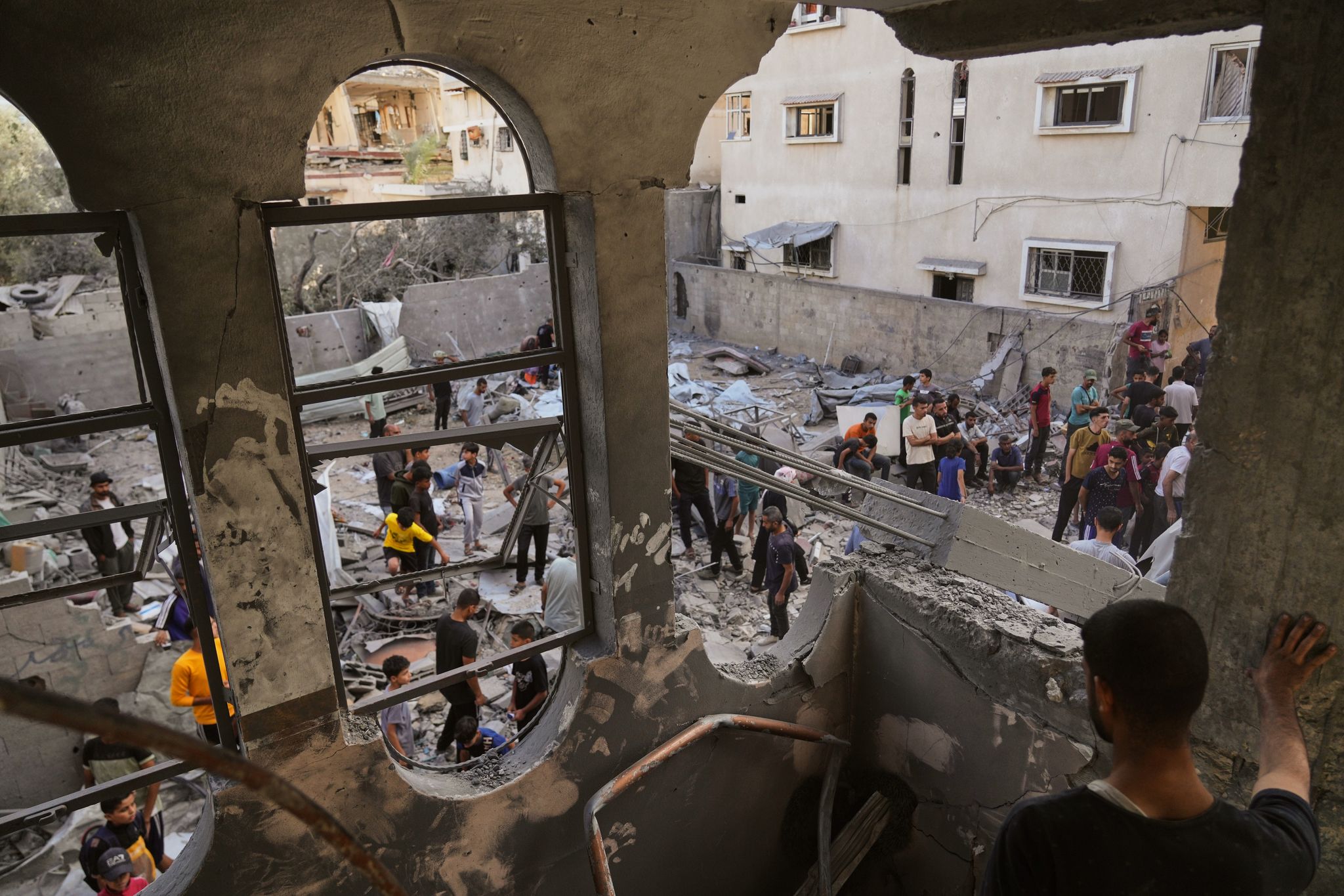 Israeli strikes kill at least 32 people in Gaza as Netanyahu ignores demands for a ceasefire
